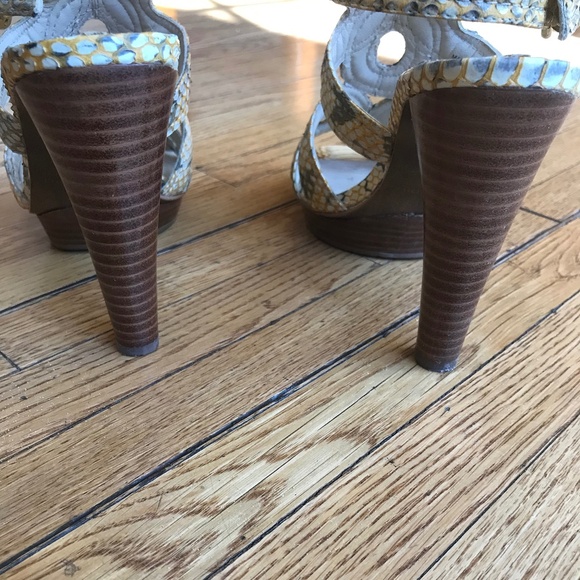 6M - Open Toe Platform Heels - Picture 3 of 5